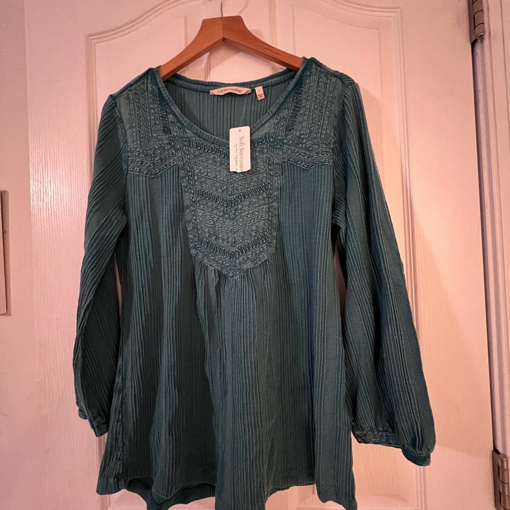 NWT soft surroundings bohemian pull over top. Size small
